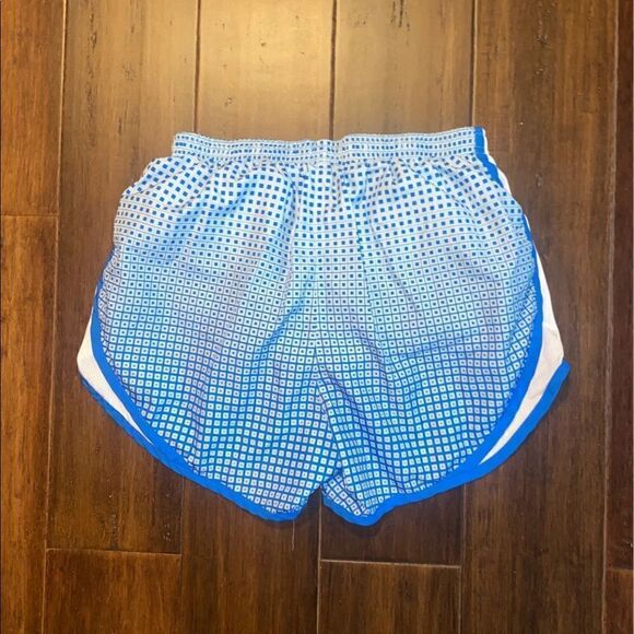 Nike Ladies Shorts   - Picture 4 of 4